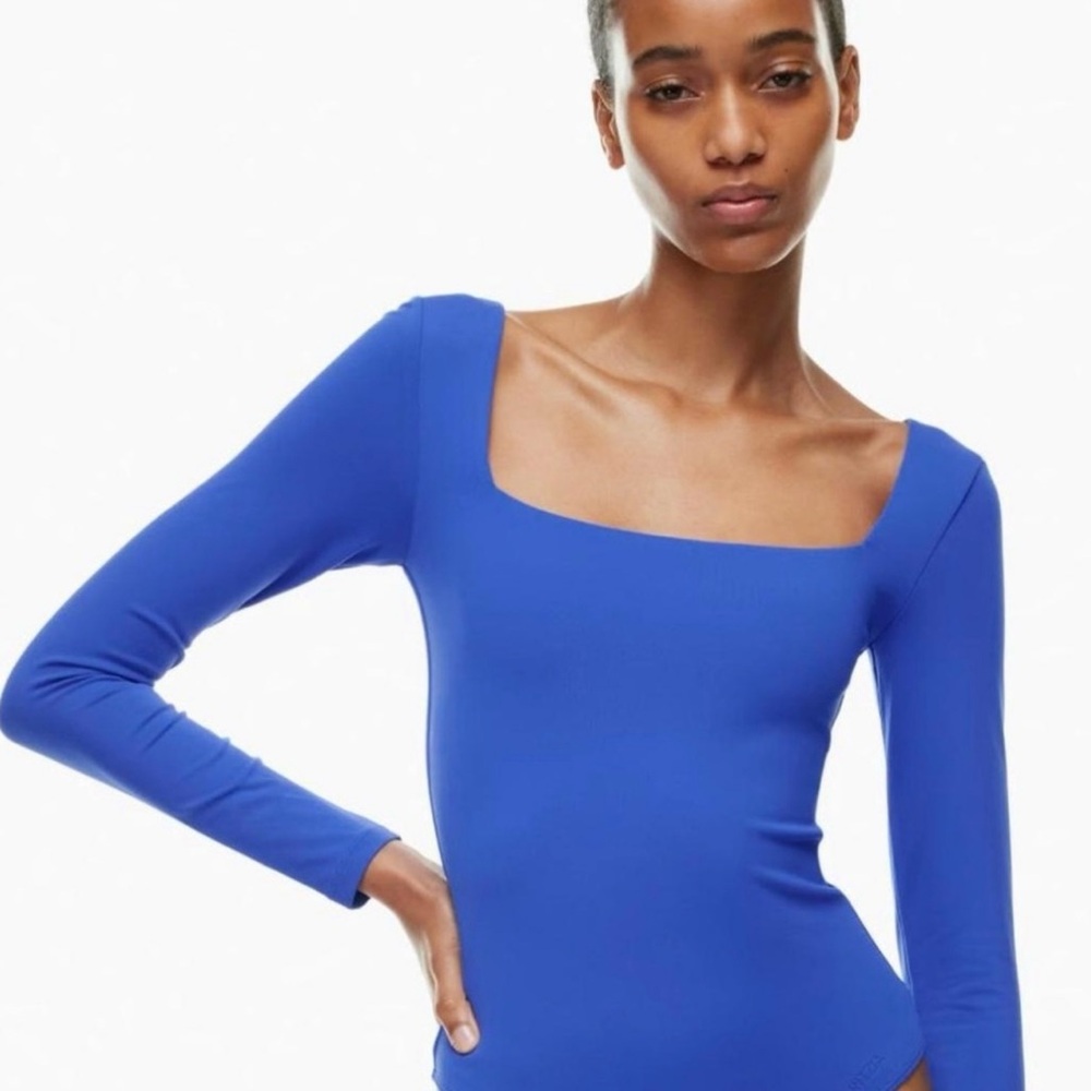 Aritzia Babaton Contour Squareneck Longsleeve Bodysuit